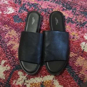 urban outfitters slip on mules black leather